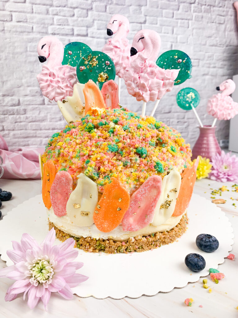 Das ist ein Foto des japanischen Käsekuchens mit Topping. 