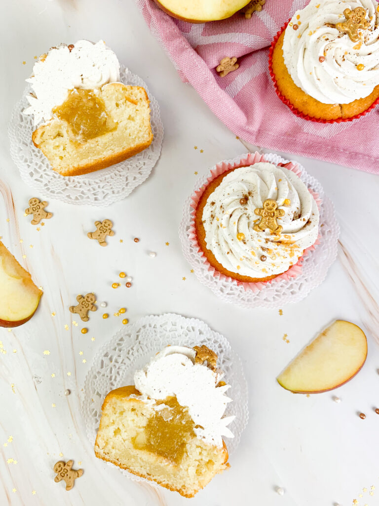 Das ist ein Bild von Apfel-Zimt-Cupcakes.