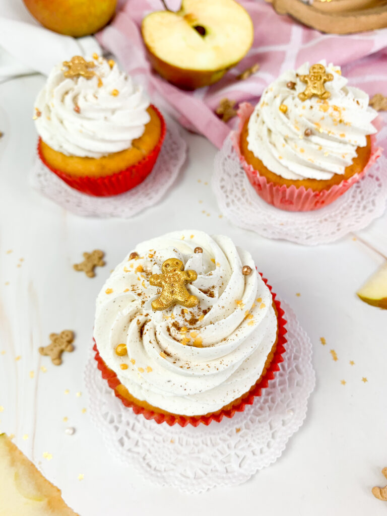 Das ist ein Bild von Apfel-Zimt-Cupcakes.