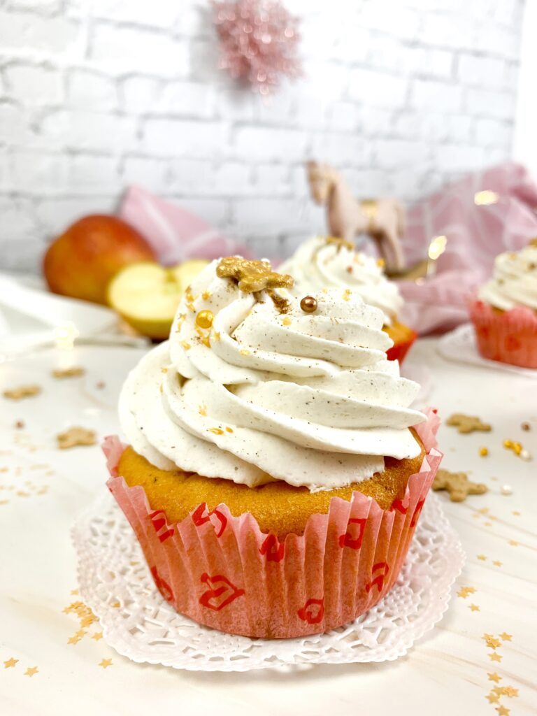 Das ist ein Bild von Apfel-Zimt-Cupcakes.