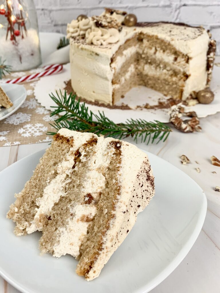 Das ist ein Foto von dem Anschnitt einer Zimt-Cappuccino-Torte.