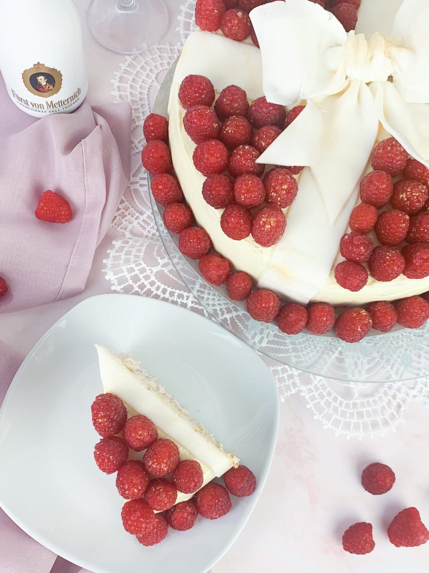 Sekttorte mit Himbeeren - Zauberhaft Backen