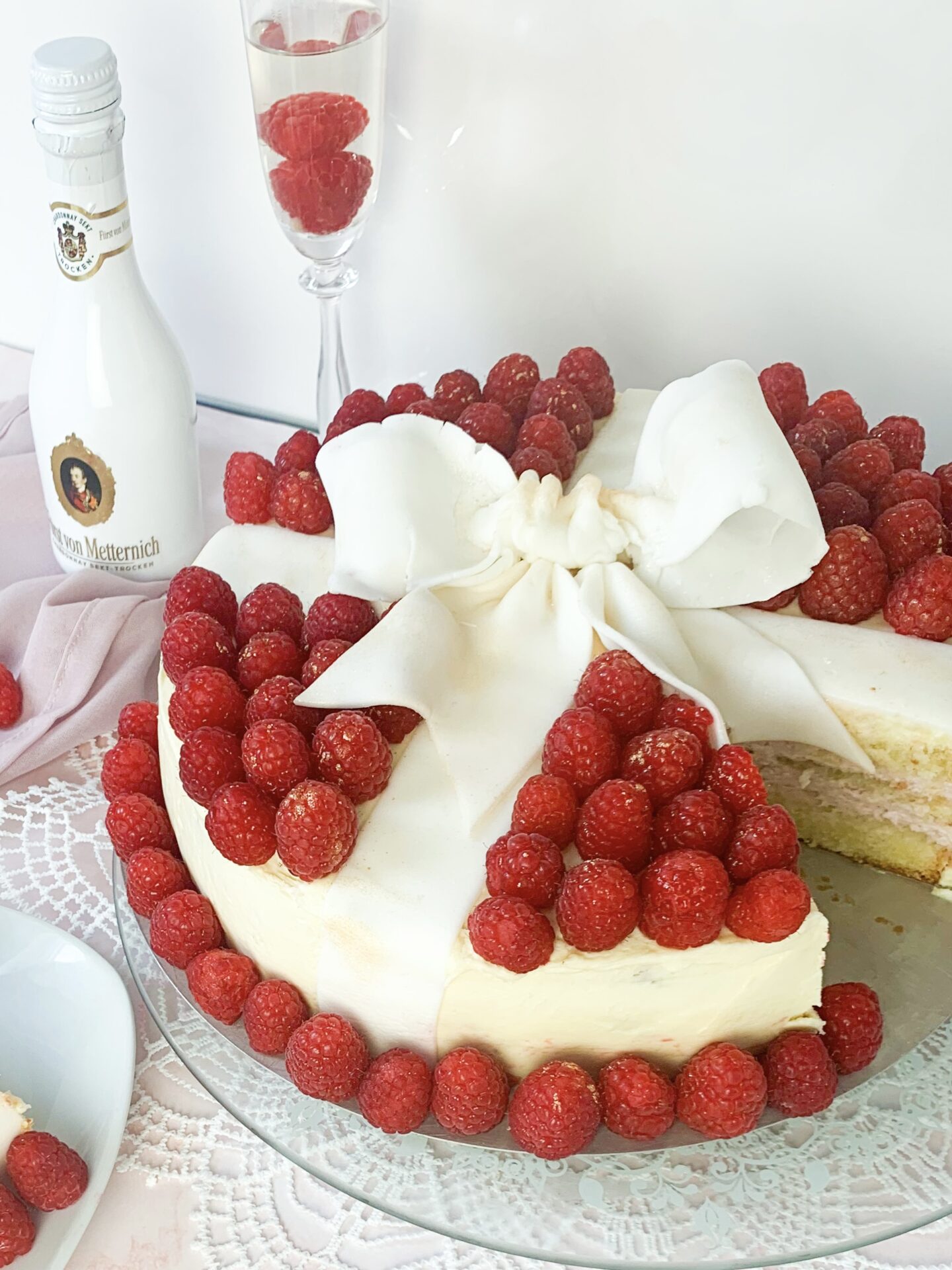 Sekttorte mit Himbeeren - Zauberhaft Backen
