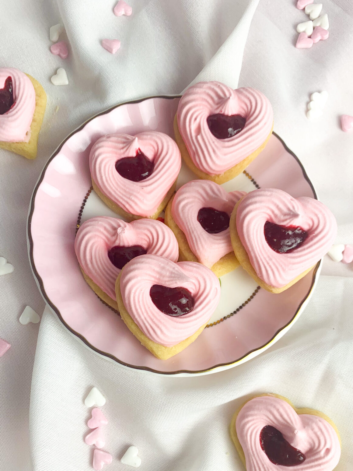 Herz-Plätzchen zum Valentinstag - Zauberhaft Backen