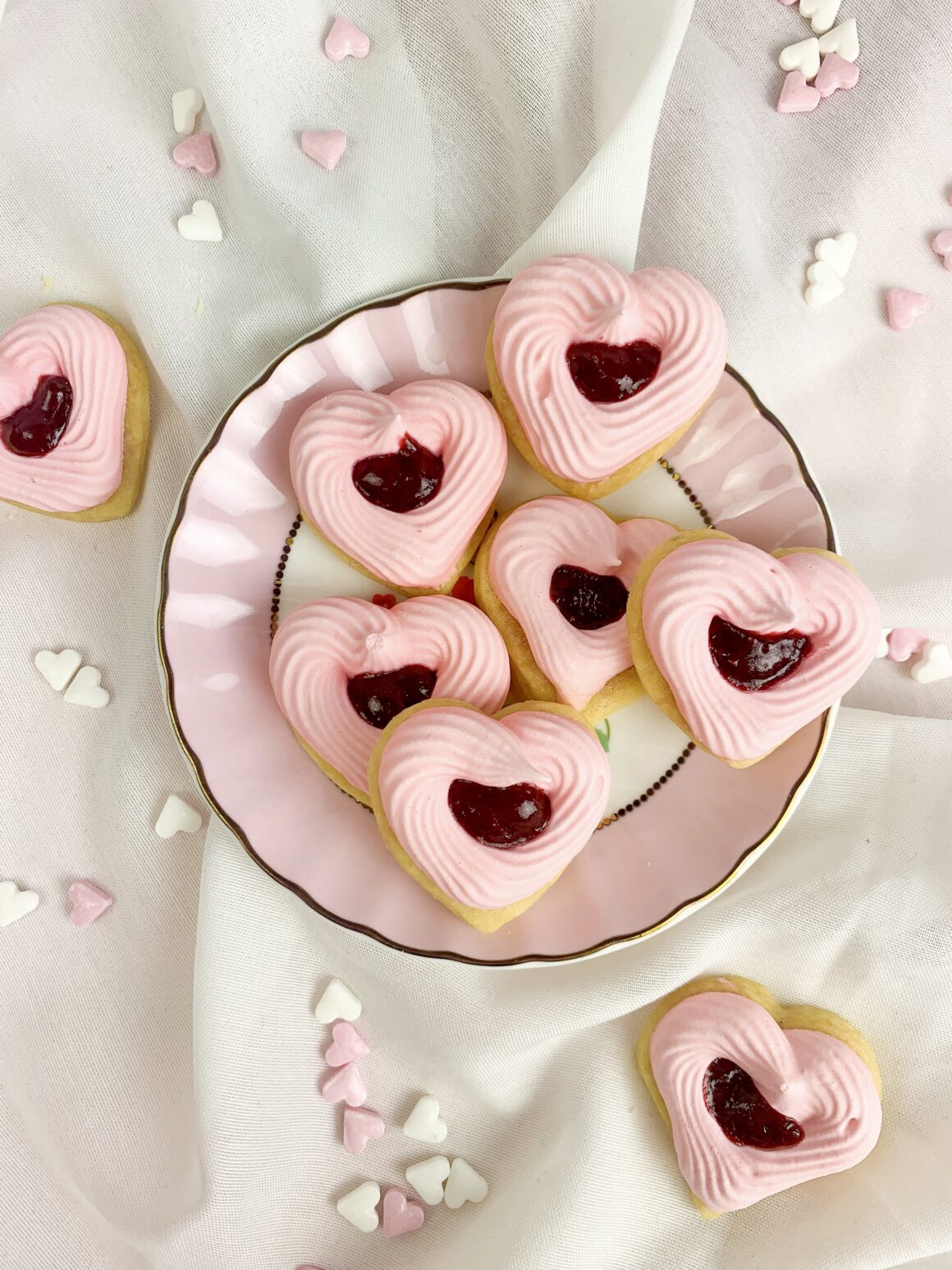 Herz-Plätzchen zum Valentinstag - Zauberhaft Backen