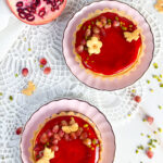 Cheesecake-Tartelettes mit Granatapfelguss
