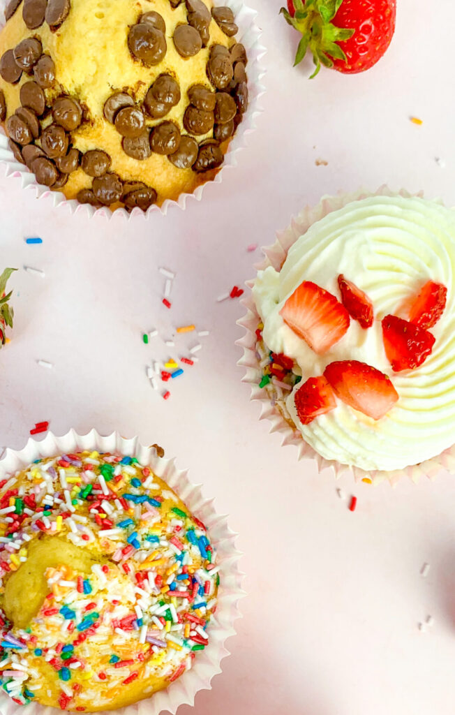 Das ist ein Bild von 4 ZUtaten Muffins