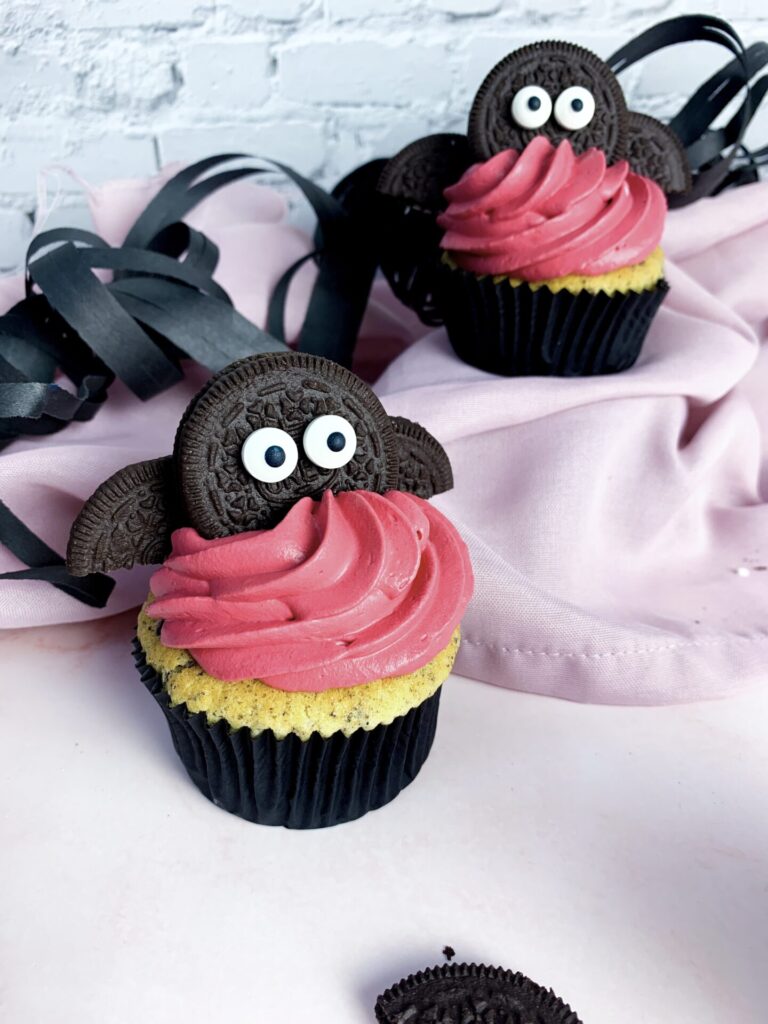 Fledermaus-Cupcake, Halloween-Muffin, Oreo-Cupcake