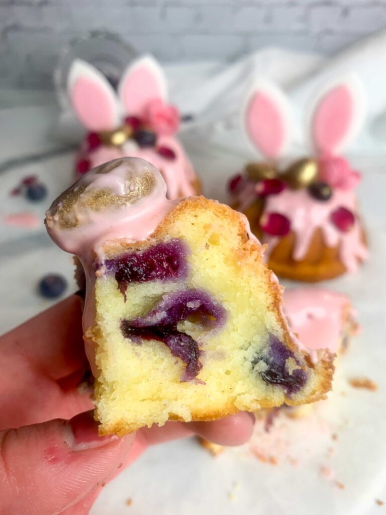 Quark-Gugelhupf mit Blaubeeren